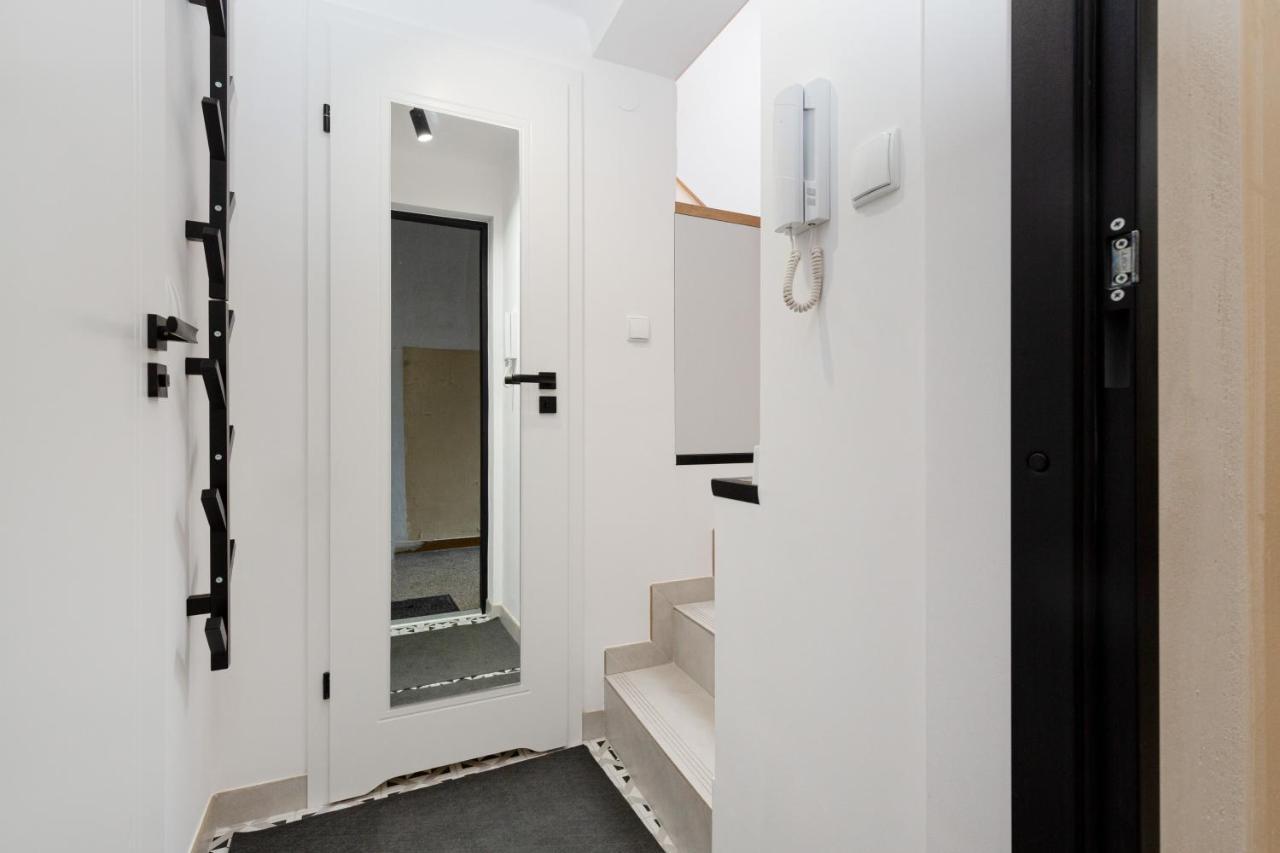 Center Mezzanine Chmielna By Renters Varšava
